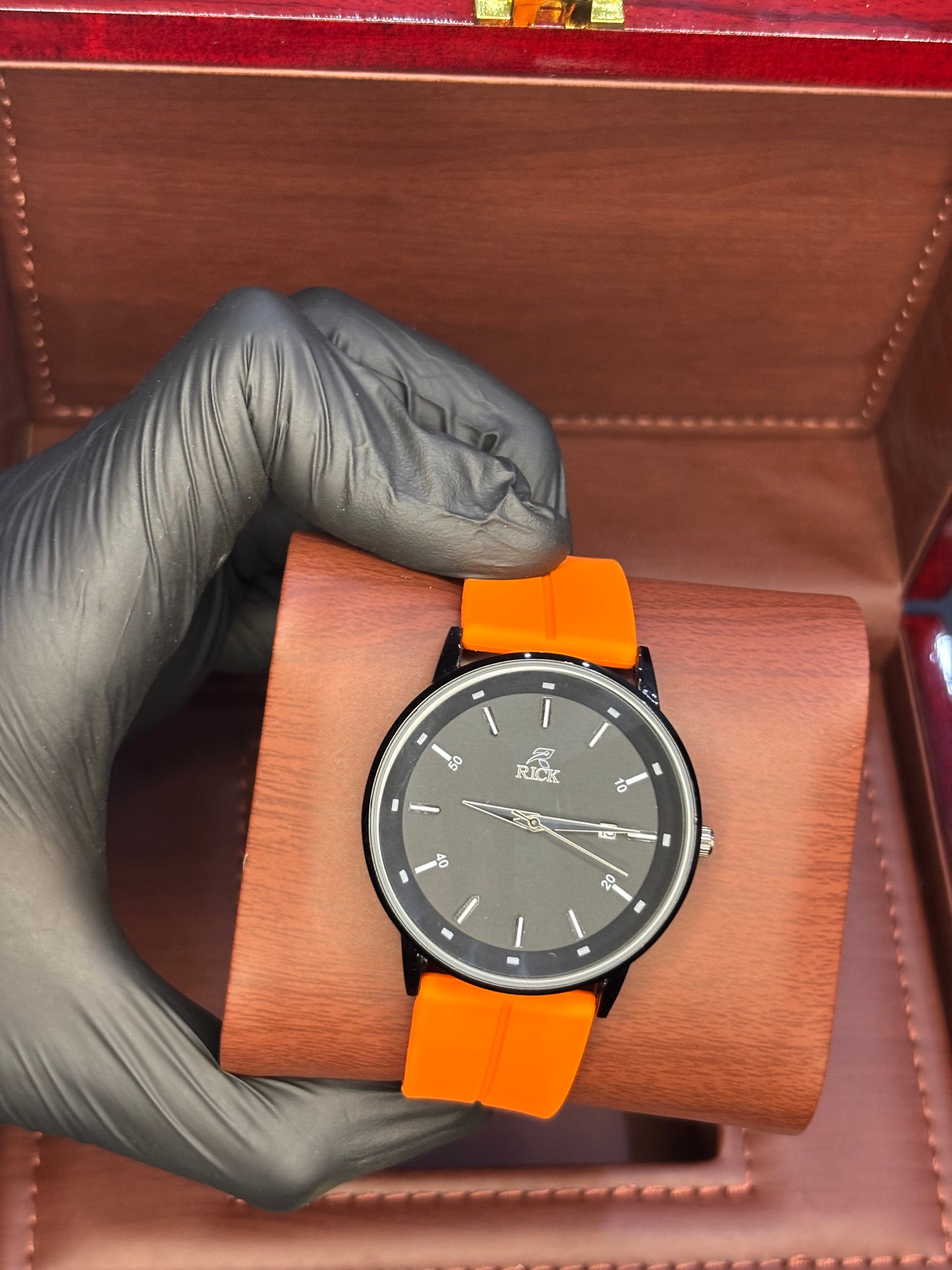 Rick Men’s Silicone Strap Magnetic Lock Quartz Watch